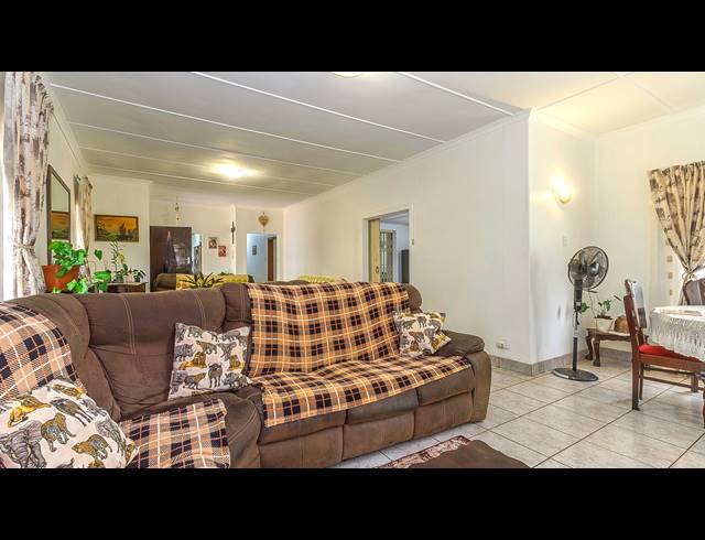 5 BEDROOM HOUSE FOR SALE IN GILLITTS